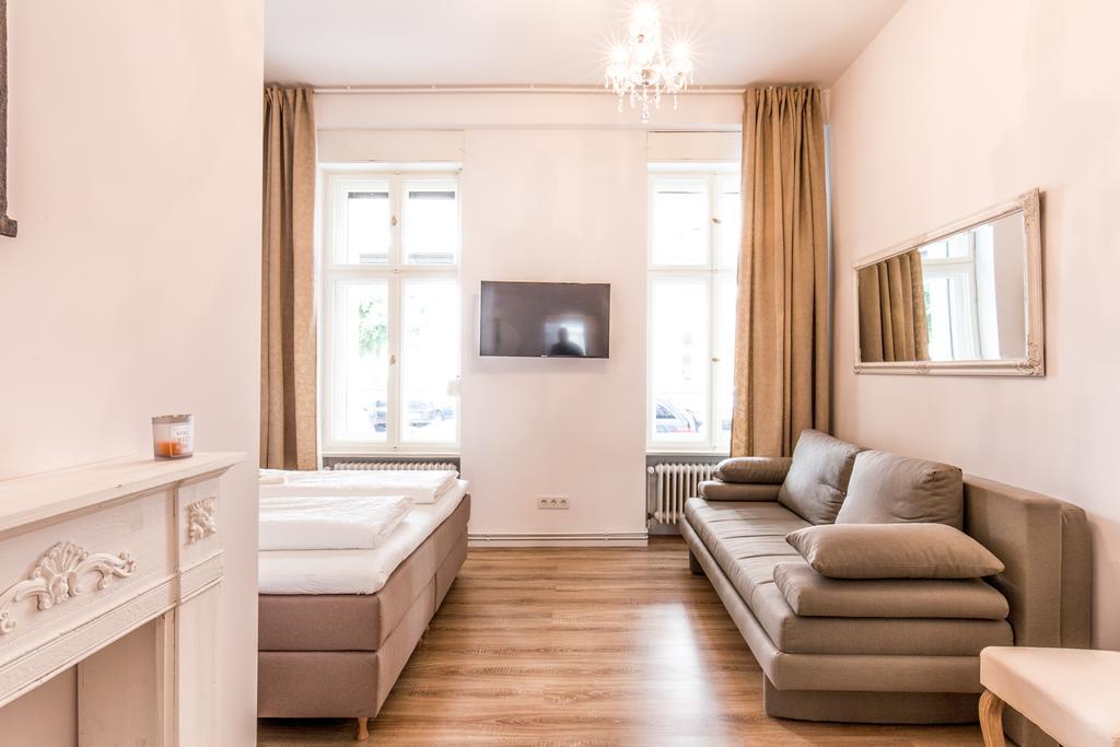 Fritz By Rockchair L Superhost Status L 3 Bedrooms Boxspringbeds 2 Bathrooms 2 Kitchen - Cozy Family & Business Flair Welcomes You! * Berlijn
