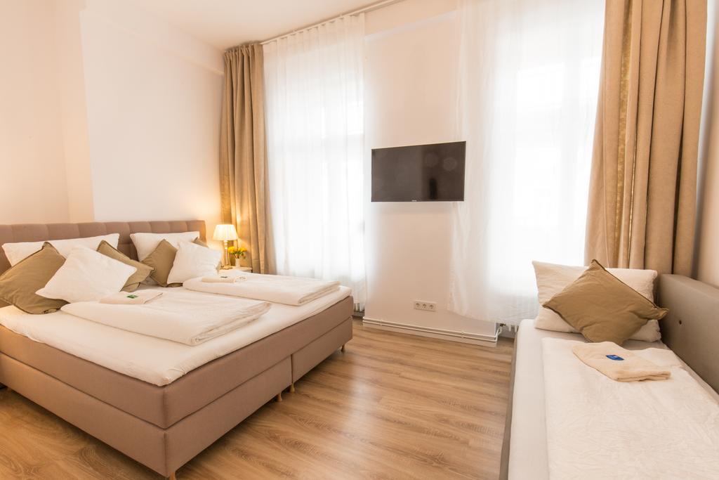 Fritz By Rockchair L Superhost Status L 3 Bedrooms Boxspringbeds 2 Bathrooms 2 Kitchen - Cozy Family & Business Flair Welcomes You! Appartement Berlijn